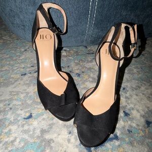 Jennifer Lopez Black Peep-Toe Heels